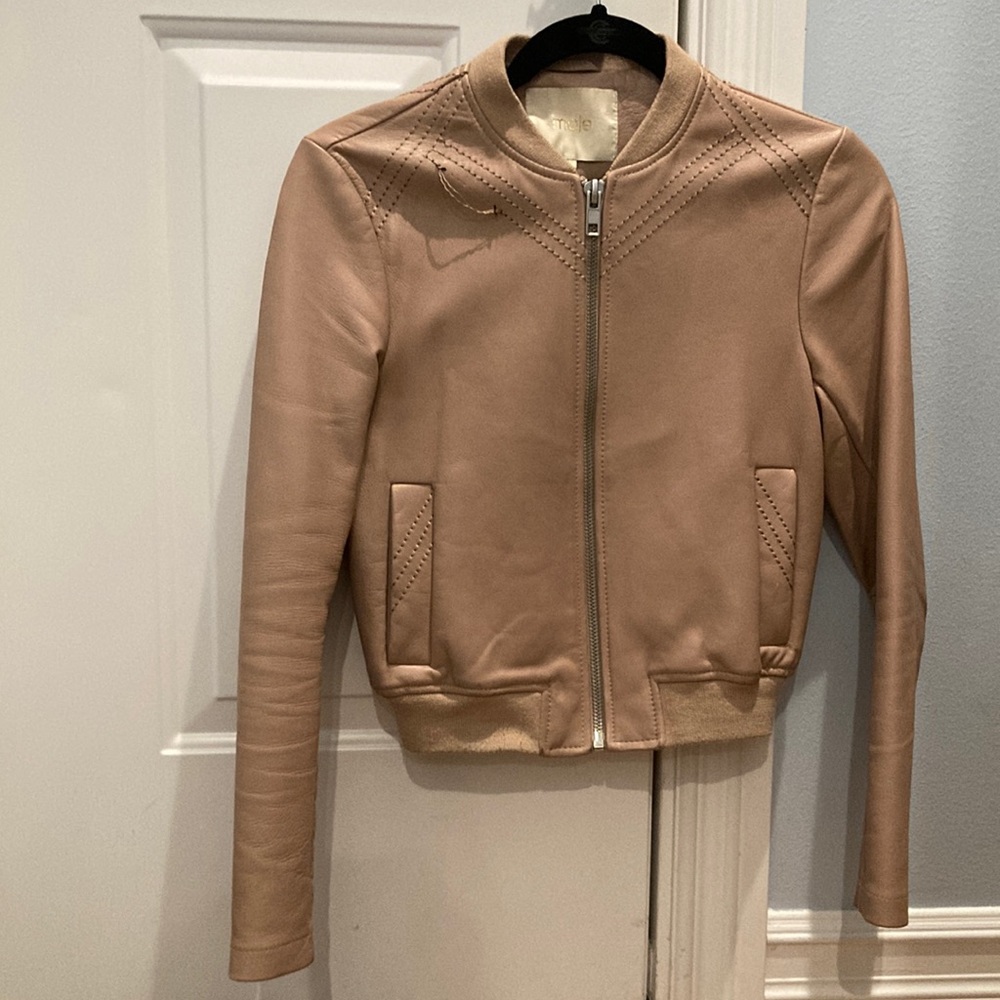 Soft pink Maje leather bomber 💥! A little worn but lovely and warm 😍